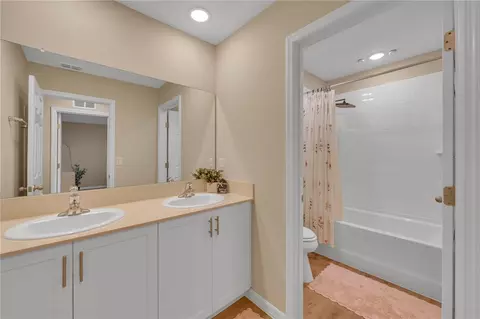 Bath - 12710 Hysmith Loop, Parrish, FL 34219 photo 2 of 4
