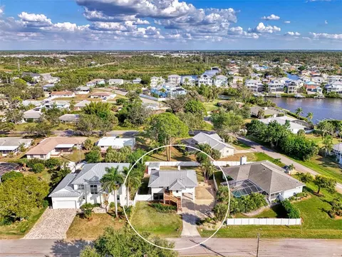 812 Garland Ave, Nokomis, FL 34275