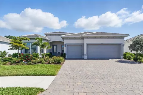 10136 Coral Shore Dr, Englewood, FL 34223