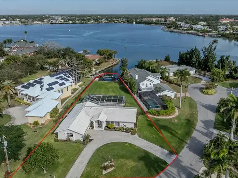 396 Bayshore Dr, Venice, FL 34285