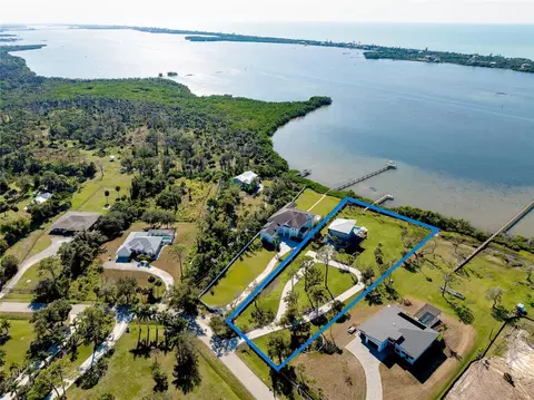 1089 Bayshore Dr, Englewood, FL 34223