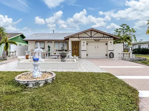 1028 Lillian St, Venice, FL 34285