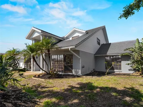 318 Oakwood Cir, Englewood, FL 34223