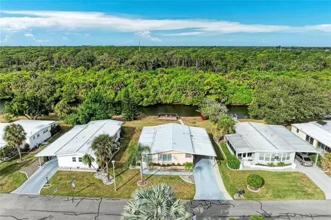 35 Castle Dr, Nokomis, FL 34275