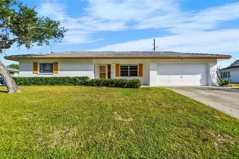 6711 Roxbury Dr, Sarasota, FL 34231