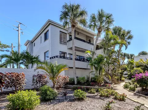 1555 Tarpon Center Dr #247, Venice, FL 34285