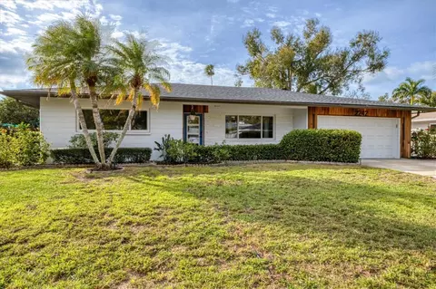 2242 Sunnyside Ln, Sarasota, FL 34239