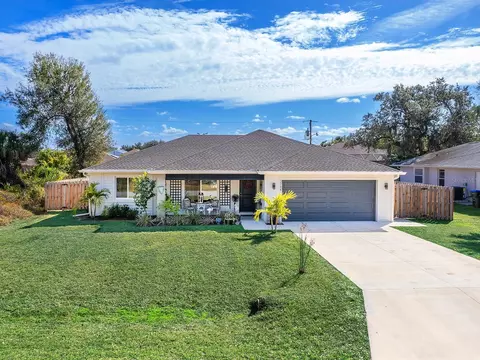 3784 Fontainebleau St, North Port, FL 34287