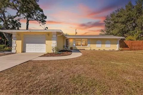 526 Grant Rd, Venice, FL 34293