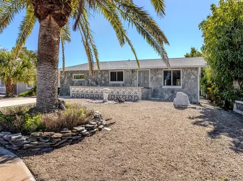 325 Palmetto Rd W, Nokomis, FL 34275
