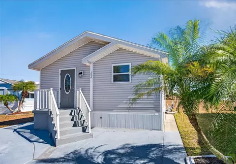 204 Crown Point Dr, Nokomis, FL 34275