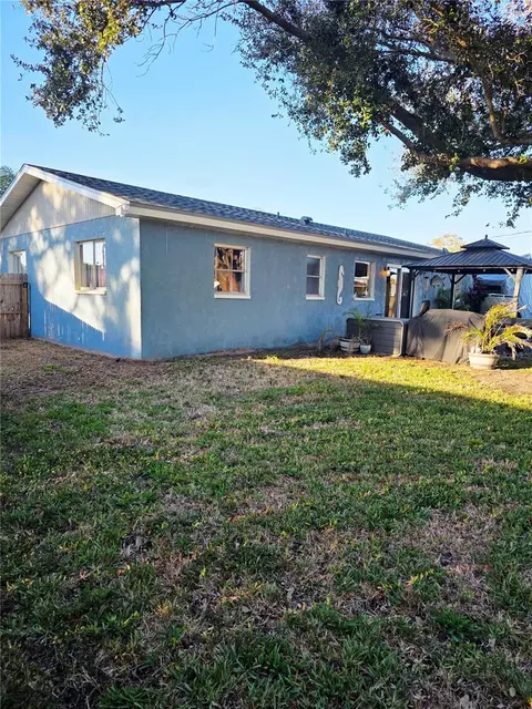 Exterior - 441 Coronado Rd, Venice, FL 34293 photo 6 of 7