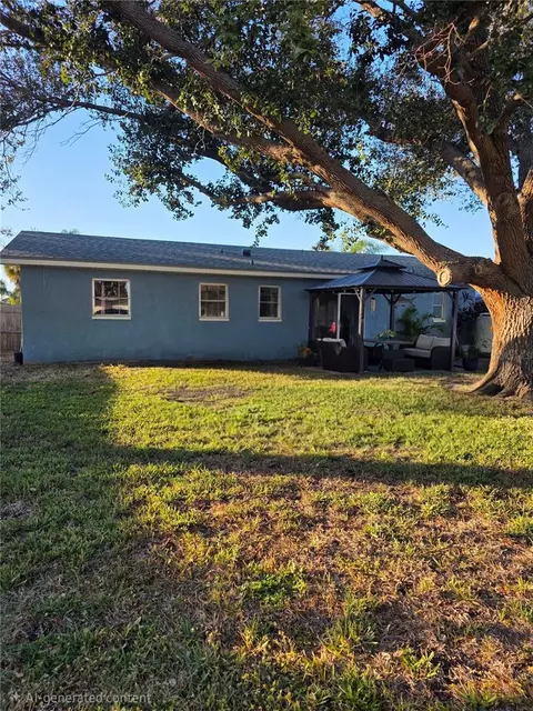 Exterior - 441 Coronado Rd, Venice, FL 34293 photo 4 of 7