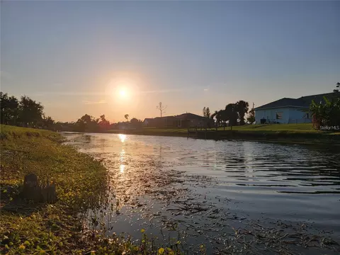 22 Mark Twain Ln, Rotonda West, FL 33947