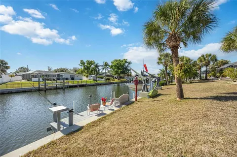1940 Greenlawn Dr, Englewood, FL 34223