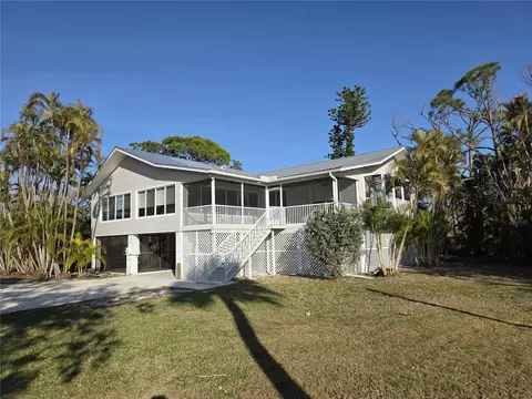1079 Bayshore Dr, Englewood, FL 34223