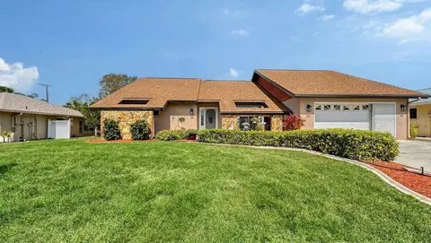 1354 Roosevelt Dr, Venice, FL 34293