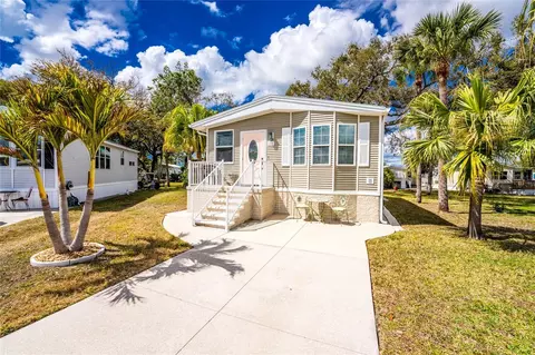 50 Crown Point Dr, Nokomis, FL 34275