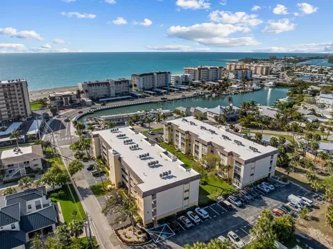 995 Laguna Dr #305, Venice, FL 34285