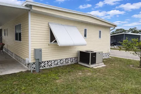 741 Iris Dr, Venice, FL 34293 photo 3