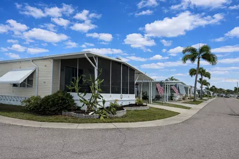 741 Iris Dr, Venice, FL 34293 photo 2