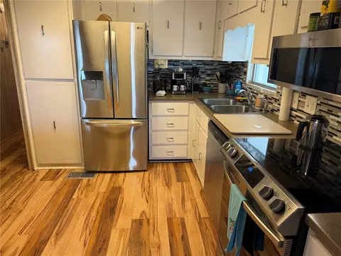 741 Iris Dr, Venice, FL 34293 photo 8