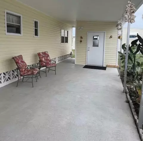 741 Iris Dr, Venice, FL 34293 photo 4
