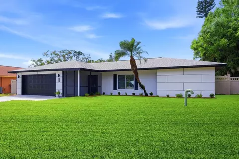 2324 Riverwood Pines Dr, Sarasota, FL 34231