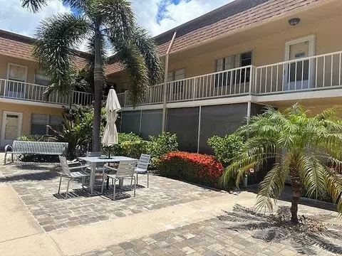 210 Park Blvd N #122, Venice, FL 34285