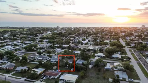 913 Church St, Venice, FL 34285