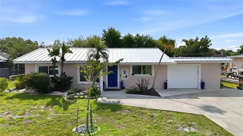 704 Portia St N, Nokomis, FL 34275