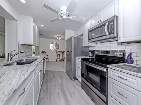 Kitchen - 3180 Fallow Rd, Venice, FL 34293 photo 4 of 4