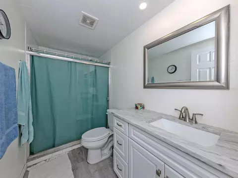 Bath - 3180 Fallow Rd, Venice, FL 34293 photo 2 of 2