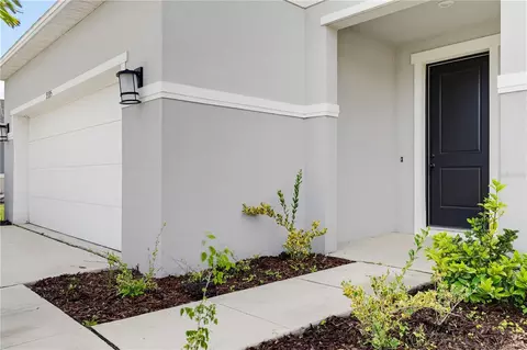 Exterior - 9395 Sandy Bluffs Cir, Parrish, FL 34219 photo 8 of 12