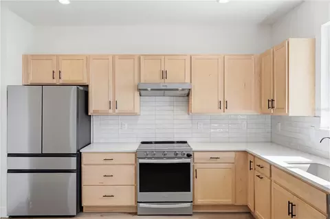 Kitchen - 9395 Sandy Bluffs Cir, Parrish, FL 34219 photo 4 of 9