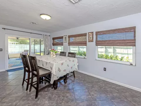 Dining - 2972 Argyle Rd, Venice, FL 34293 photo 1 of 2