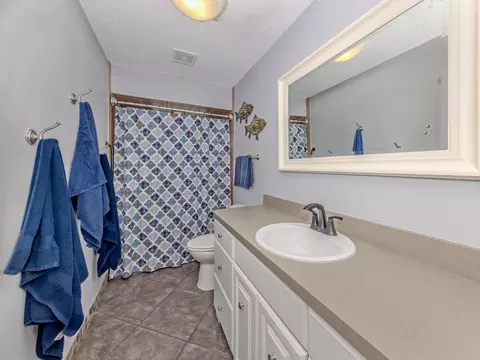 Bath - 2972 Argyle Rd, Venice, FL 34293 photo 2 of 2