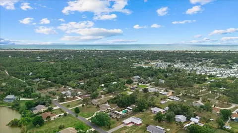 View/Area - 5868 Denison Dr, Venice, FL 34293 photo 2 of 5