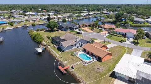 723 Portia St N, Nokomis, FL 34275