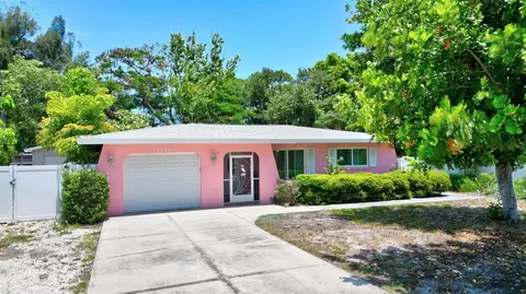 2730 Sunset Beach Dr, Venice, FL 34293