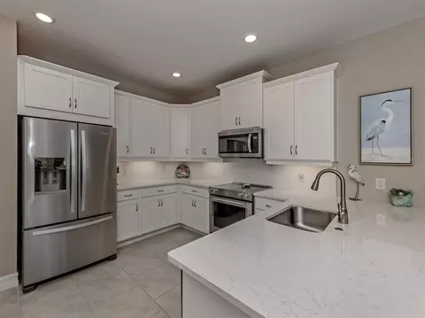 Kitchen - 749 Ibiza Loop, Venice, FL 34292 photo 4 of 6