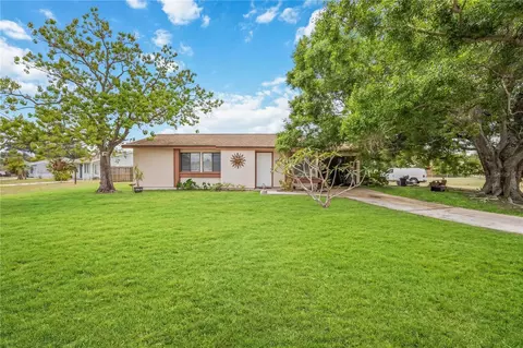 6911 Kenwood Dr, North Port, FL 34287