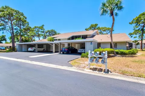 404 Pinebrook Cres #4, Venice, FL 34285