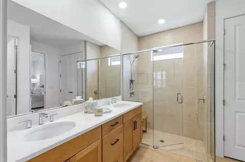 Bath - 18645 Midsummer Pl, Venice, FL 34293 photo 2 of 4