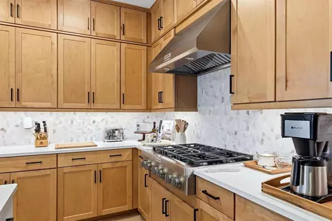 Kitchen - 18645 Midsummer Pl, Venice, FL 34293 photo 3 of 5