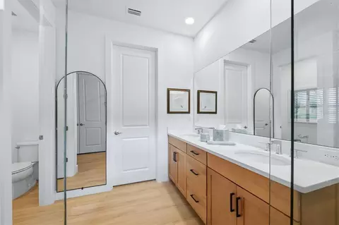 Bath - 18645 Midsummer Pl, Venice, FL 34293 photo 3 of 4