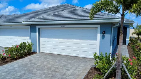 8125 Shore Lake Dr, Englewood, FL 34224