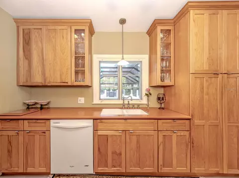 Kitchen - 628 Granada Ave, Venice, FL 34285 photo 3 of 5