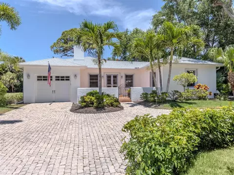 Exterior - 628 Granada Ave, Venice, FL 34285 photo 3 of 15