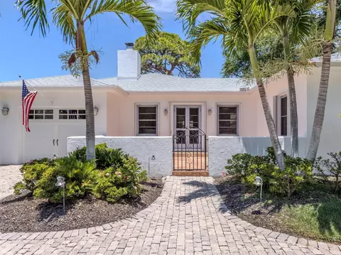 Exterior - 628 Granada Ave, Venice, FL 34285 photo 4 of 15